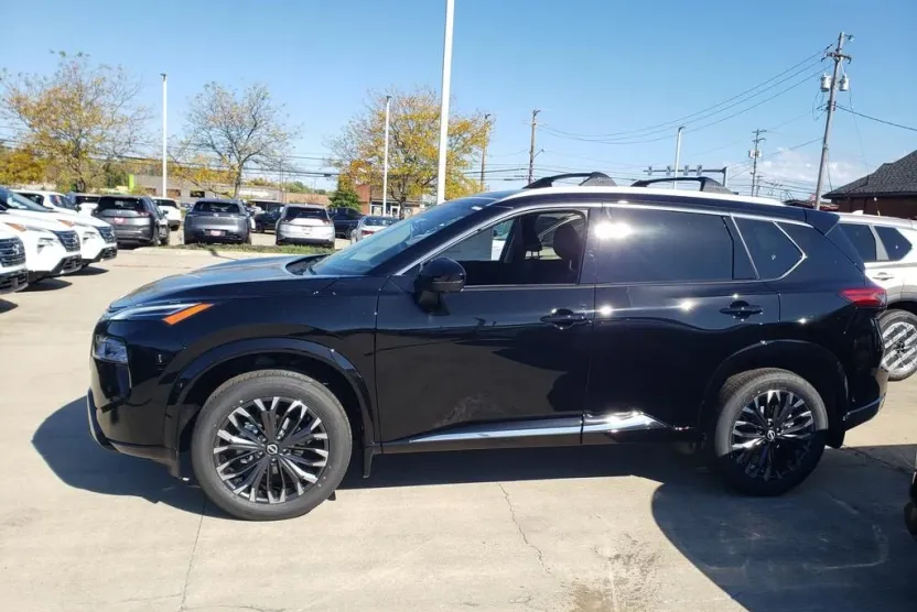 2026 Nissan Rogue Platinum photo 1