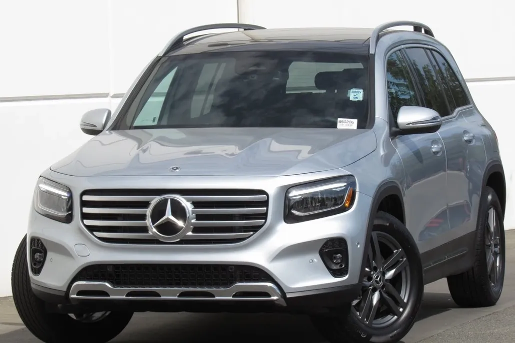 2025 Mercedes Benz GLB 250 4MATIC photo 1