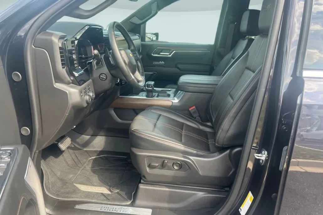 2024 Chevrolet Silverado 1500 High Country photo 1