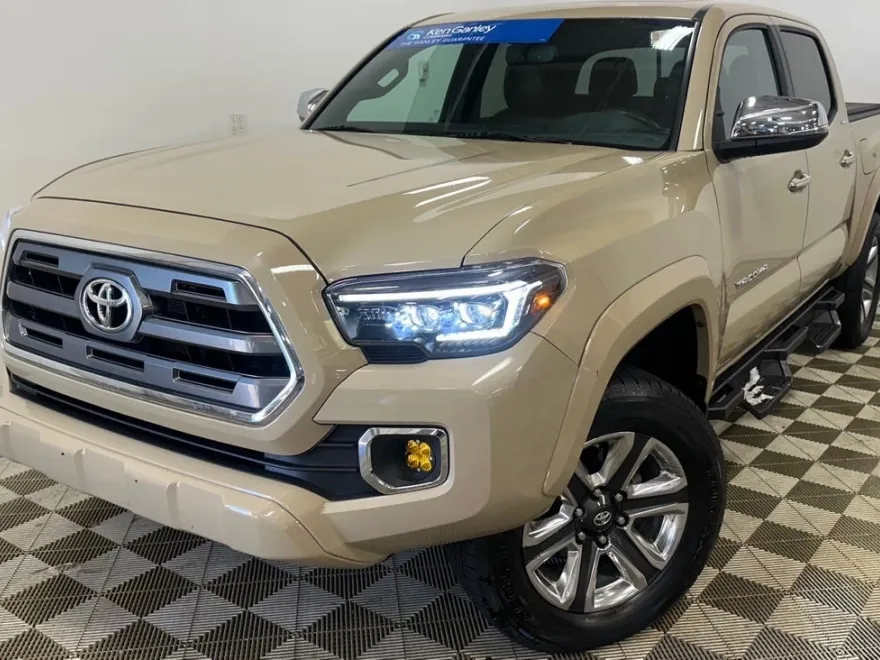 2017 Toyota Tacoma Limited V6 photo 1