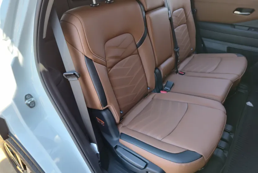 2025 Nissan Pathfinder Platinum photo 1
