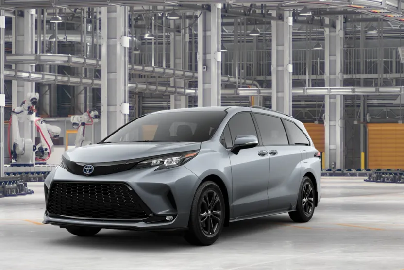 2025 Toyota Sienna XSE photo 1