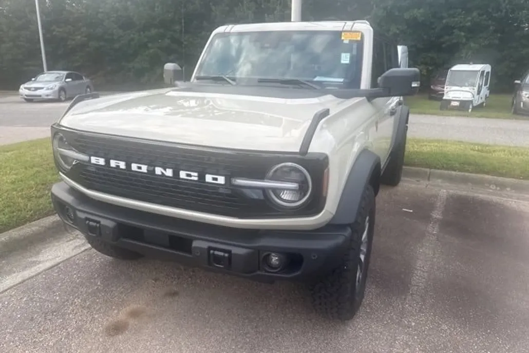 2025 Ford Bronco Badlands photo 1