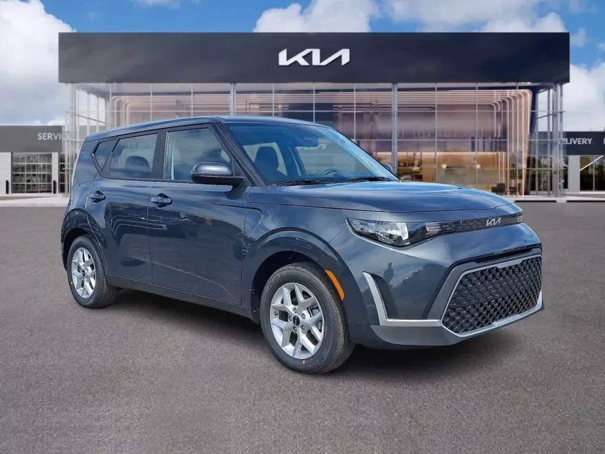 2025 Kia Soul LX photo 1