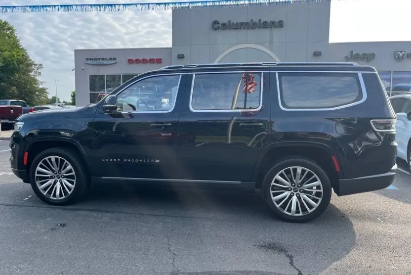 2022 Jeep Grand Wagoneer III photo 1