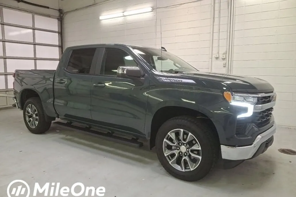 2025 Chevrolet Silverado 1500 LT photo 1