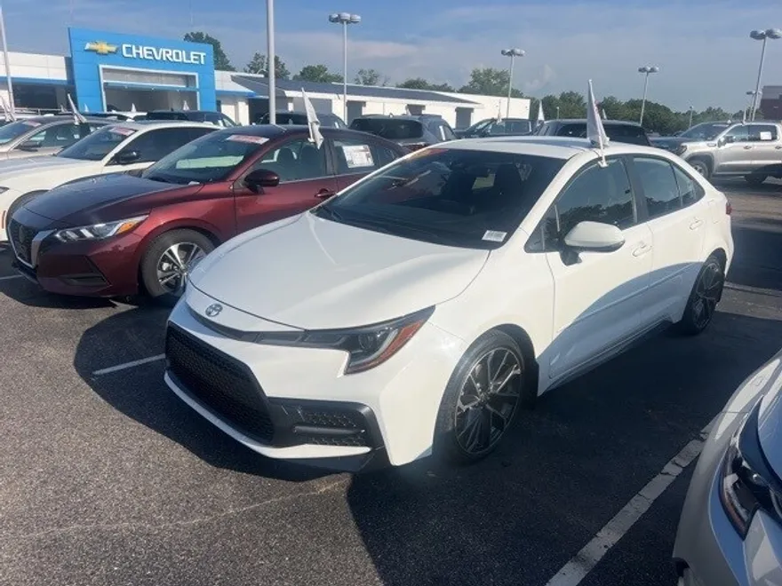 2022 Toyota Corolla SE photo 1