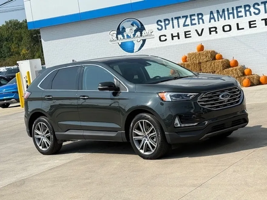 2022 Ford Edge Titanium photo 1