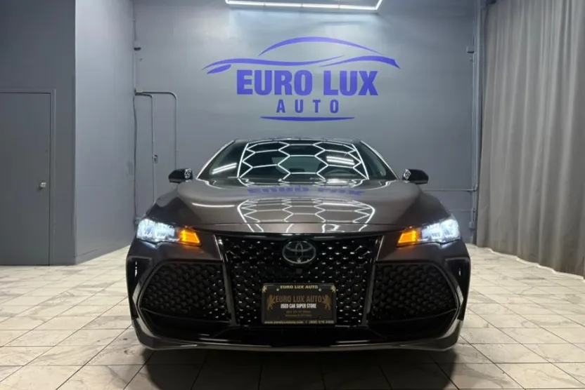 2019 Toyota Avalon XSE photo 1
