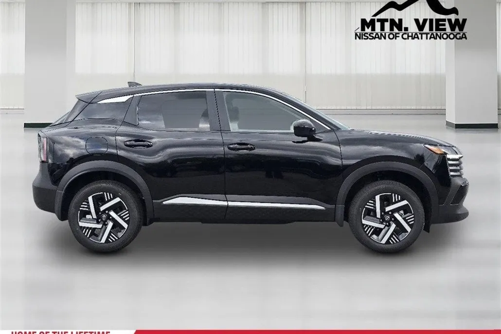 2025 Nissan Kicks SV photo 1