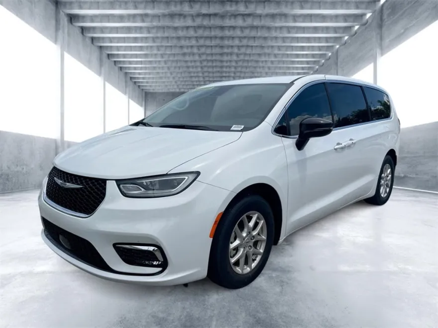2024 Chrysler Pacifica Touring L photo 1