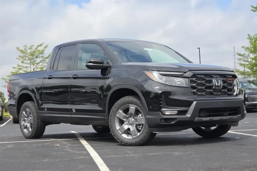 2025 Honda Ridgeline TrailSport photo 1