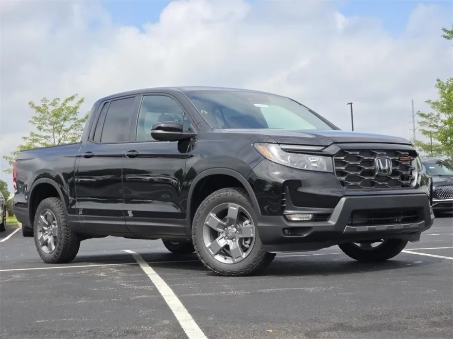 2025 Honda Ridgeline TrailSport photo 1