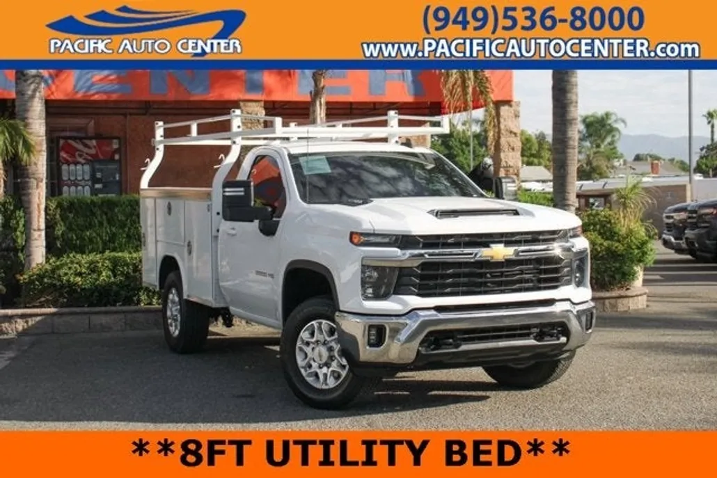 2024 Chevrolet Silverado 3500HD LT photo 1