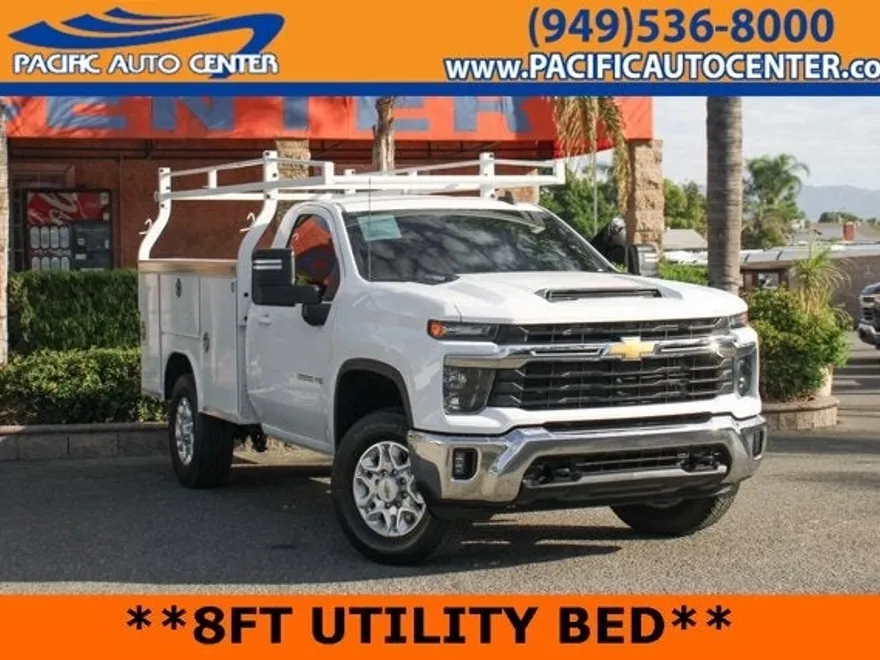 2024 Chevrolet Silverado 3500HD LT photo 1