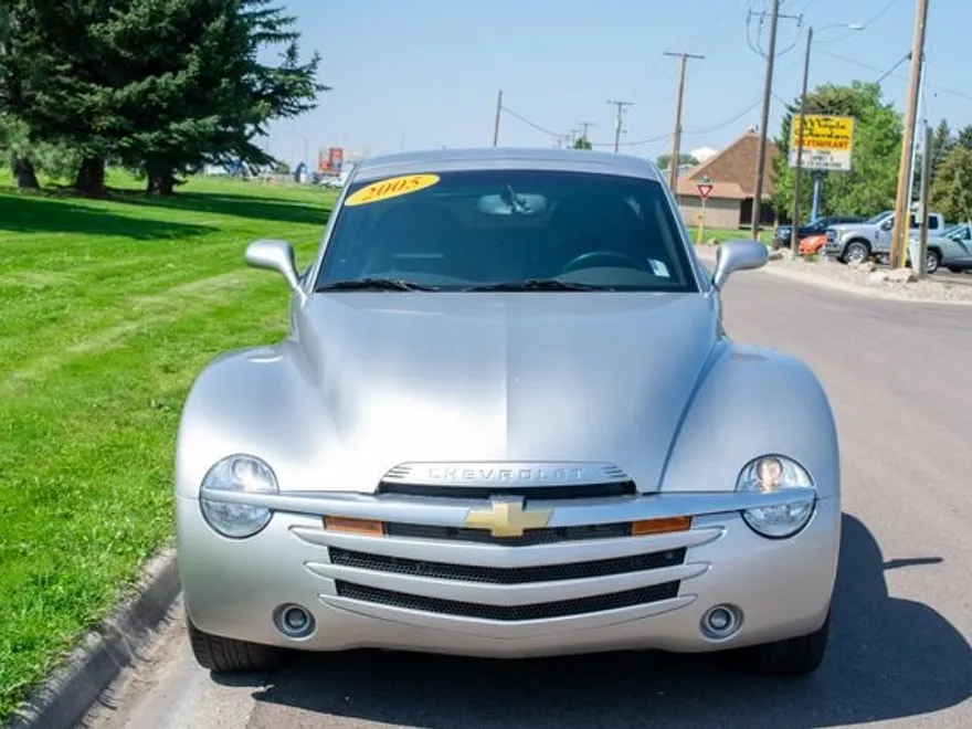 2005 Chevrolet SSR photo 2