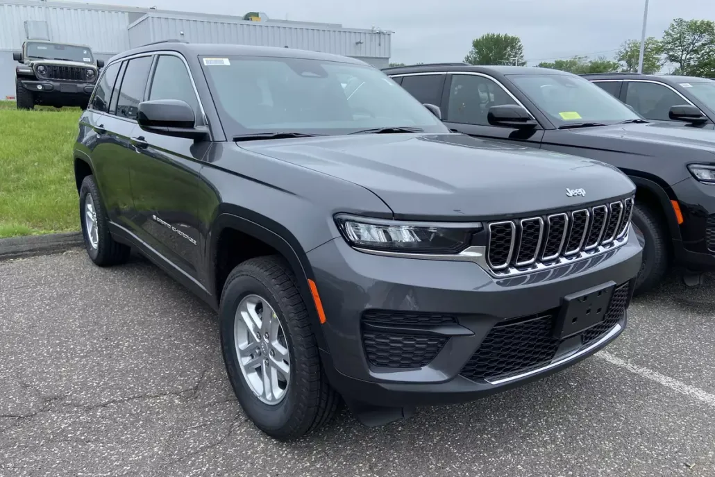 2025 Jeep Grand Cherokee Laredo photo 1