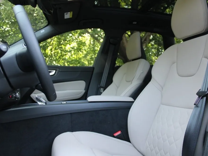 2026 Volvo XC60 B5 Plus photo 1