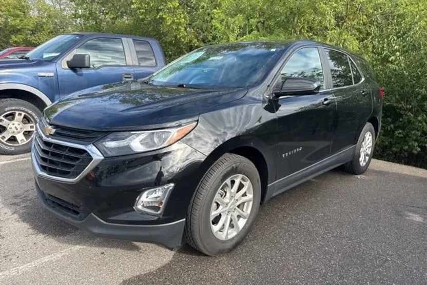 2021 Chevrolet Equinox LT photo 1