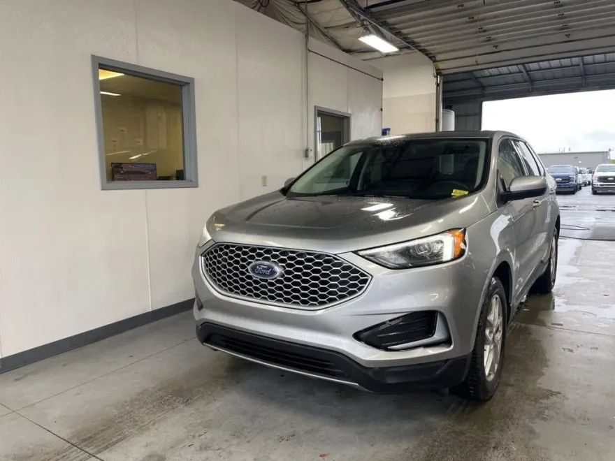2024 Ford Edge SEL photo 1