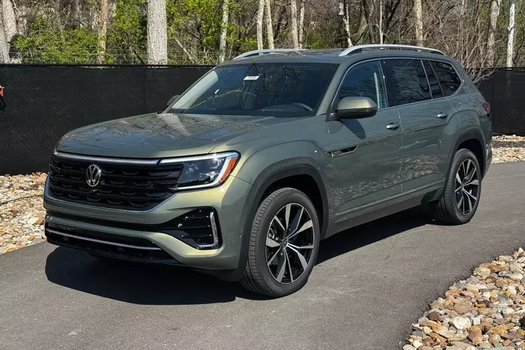 2025 Volkswagen Atlas SEL Premium R-Line photo 1