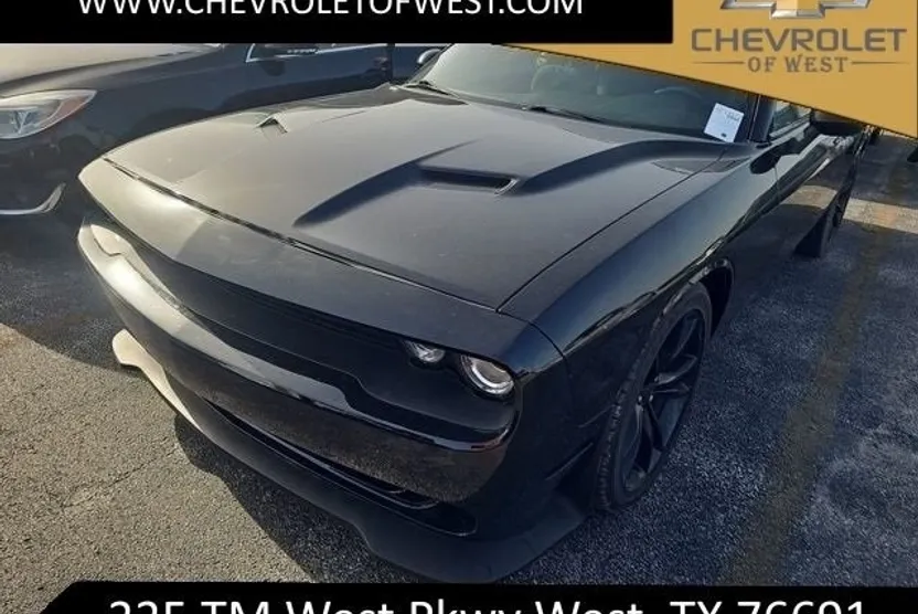 2016 Dodge Challenger SXT photo 1