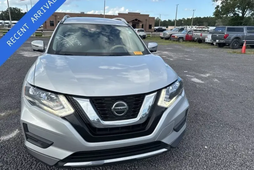 2020 Nissan Rogue SV photo 1