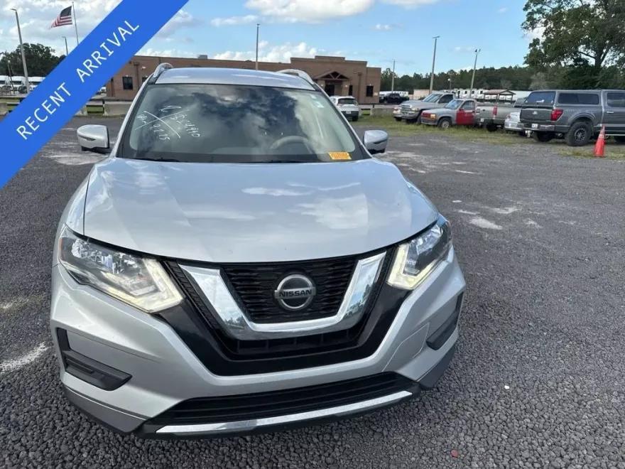 2020 Nissan Rogue SV photo 1