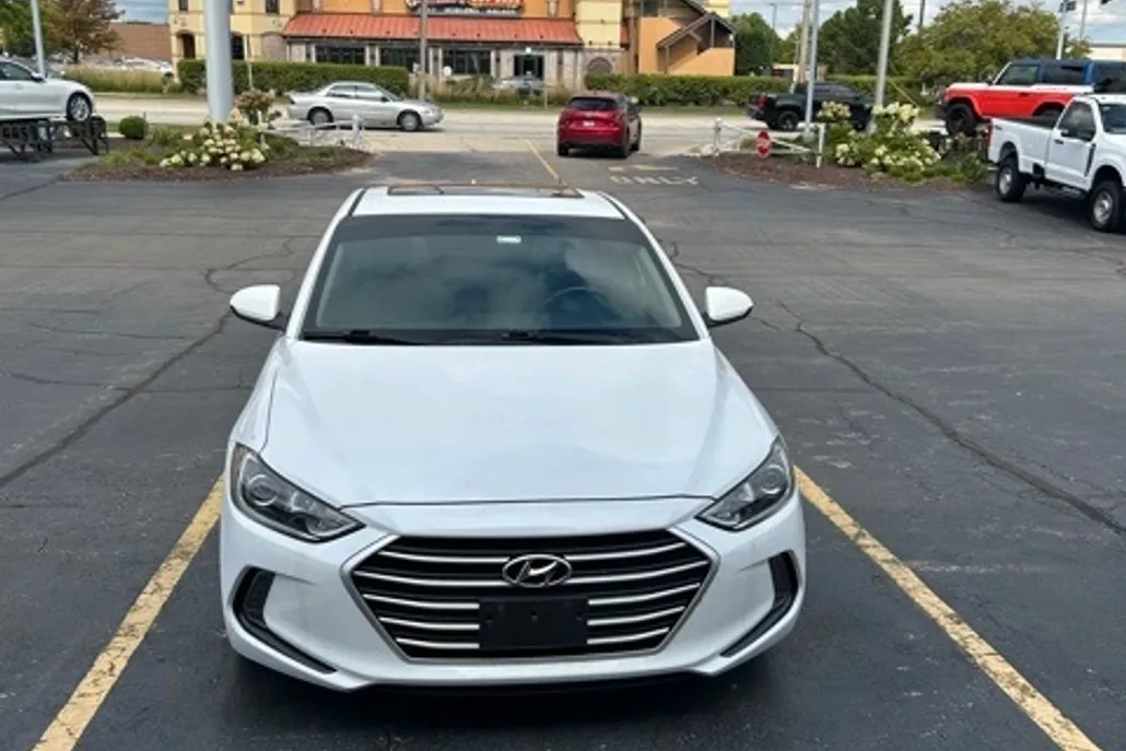 2017 Hyundai Elantra SE photo 1