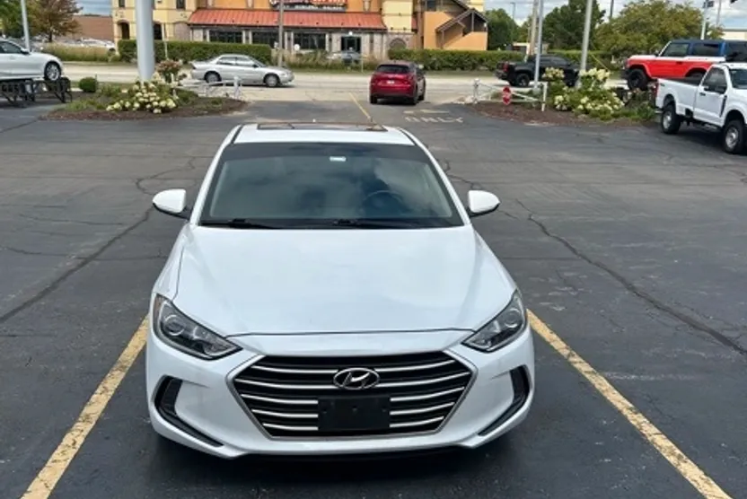 2017 Hyundai Elantra SE photo 1