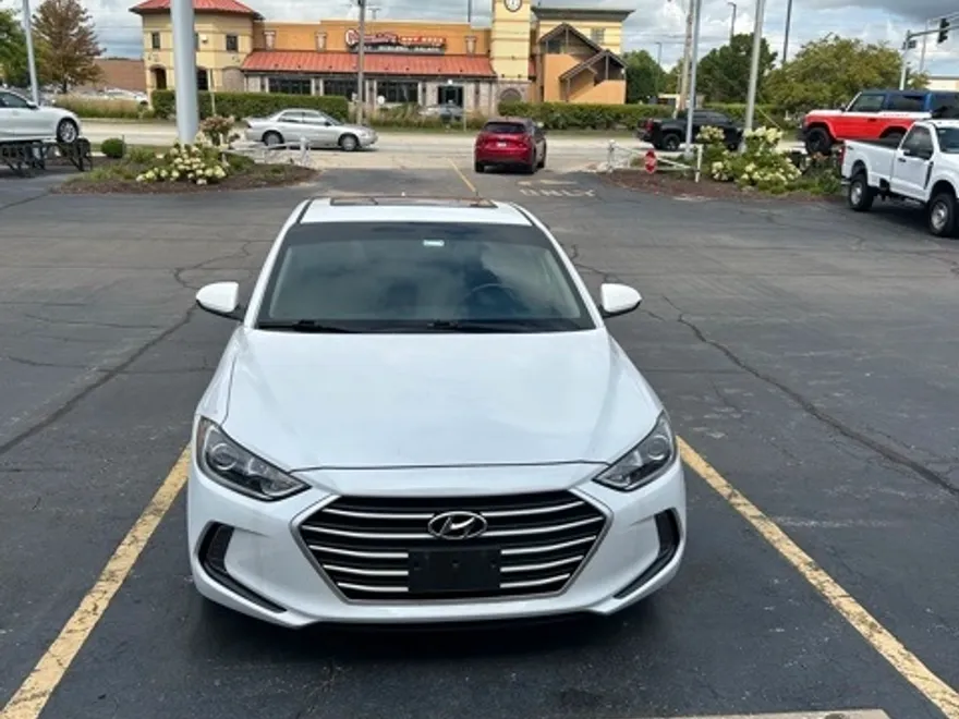2017 Hyundai Elantra SE photo 1