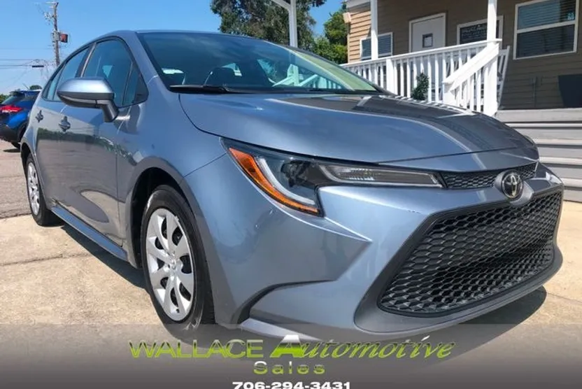 2021 Toyota Corolla LE photo 1