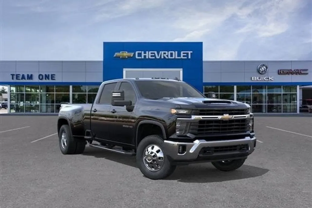 2026 Chevrolet Silverado LT photo 1