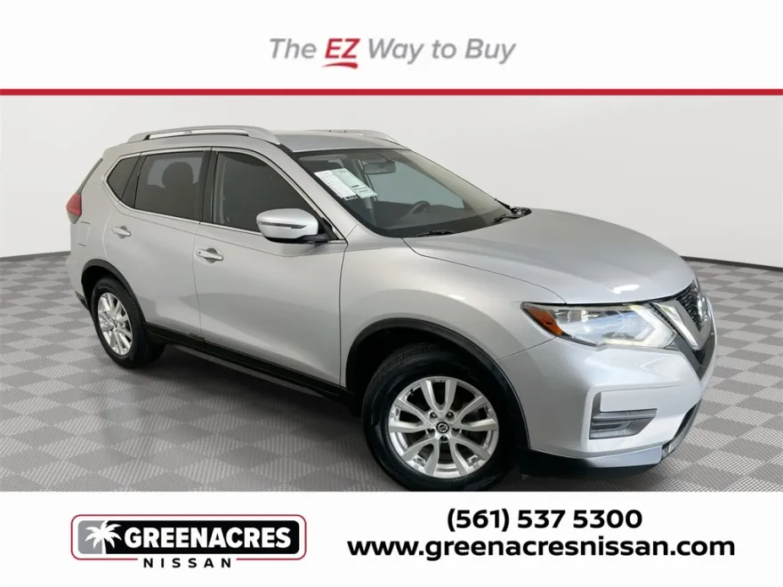 2017 Nissan Rogue SV photo 1