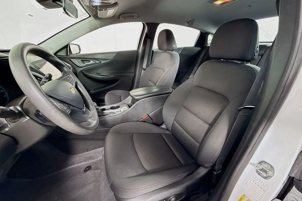 2023 Chevrolet Malibu 1LT photo 1