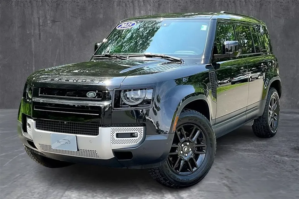2025 Land Rover Defender 110 S photo 1
