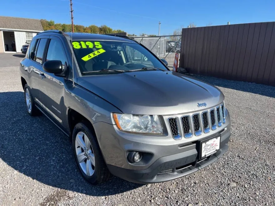 2013 Jeep Compass Latitude photo 1