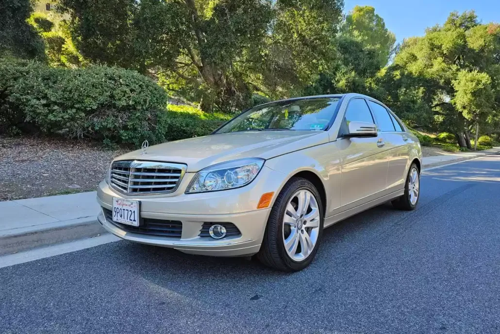 2010 Mercedes Benz C 300 4MATIC Luxury Sedan photo 1
