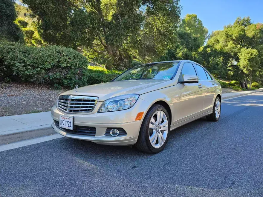 2010 Mercedes Benz C 300 4MATIC Luxury Sedan photo 1