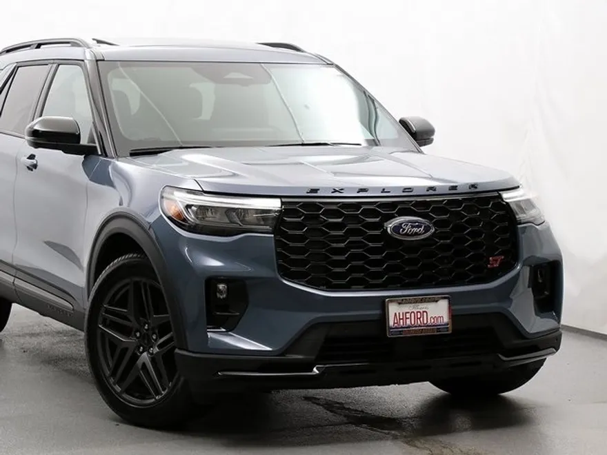 2025 Ford Explorer ST photo 1