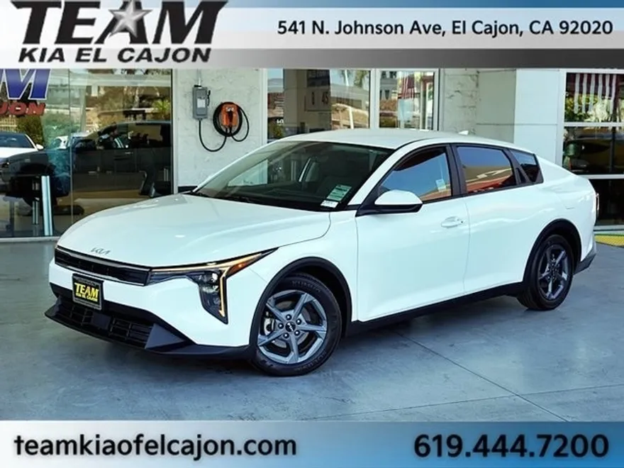 2025 Kia K4 LXS photo 1