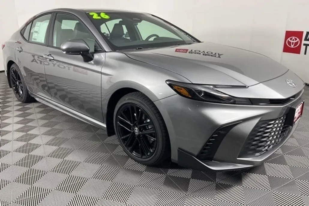 2026 Toyota Camry SE photo 1