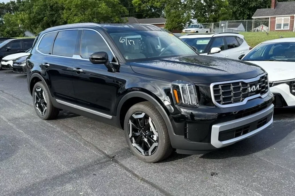 2025 Kia Telluride S photo 1