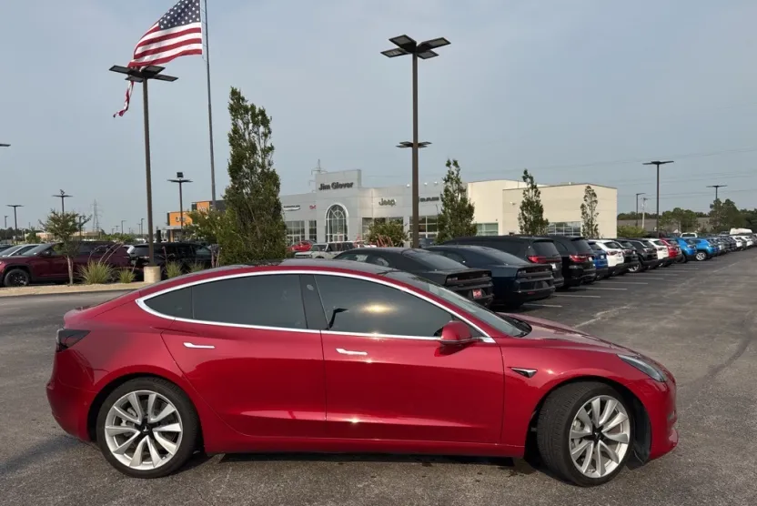 2018 Tesla Model 3 Long Range photo 1
