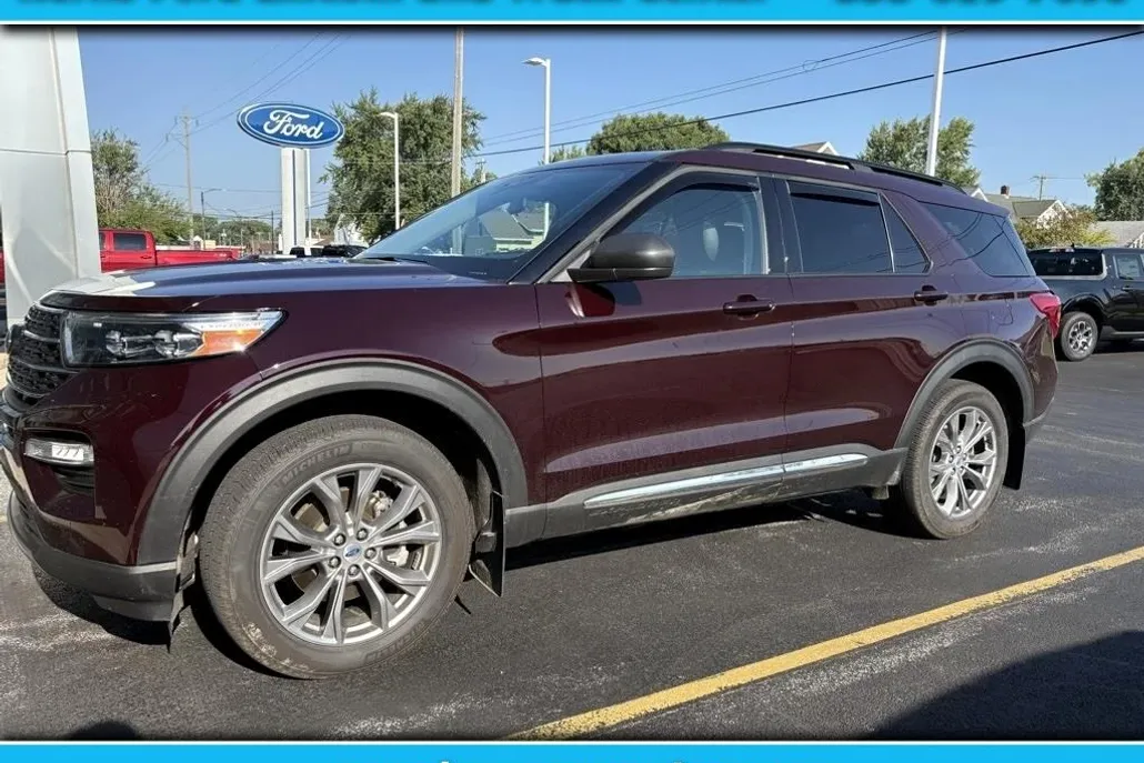 2023 Ford Explorer XLT photo 1