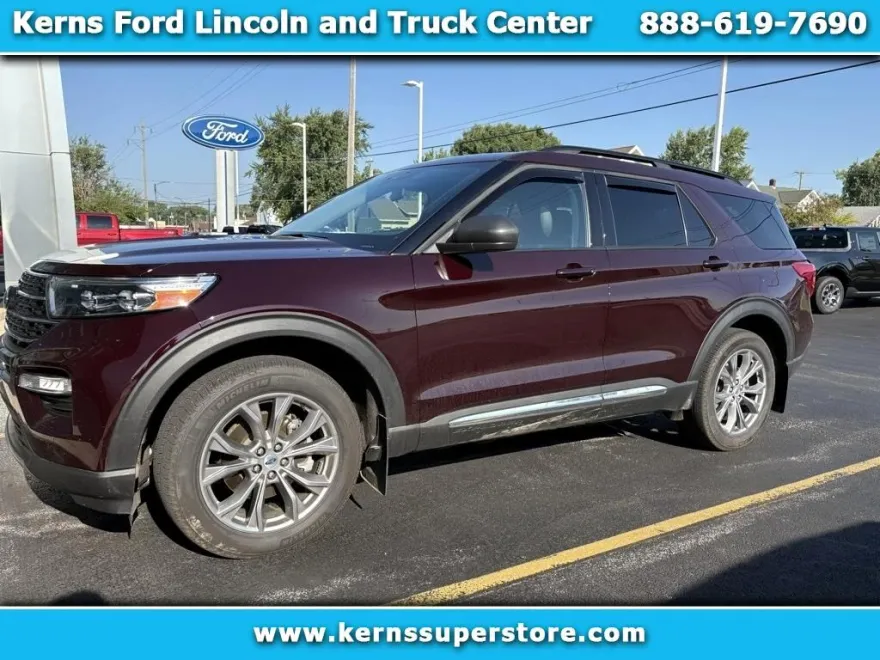 2023 Ford Explorer XLT photo 1
