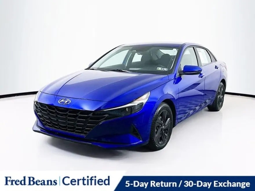 2023 Hyundai Elantra SEL photo 1