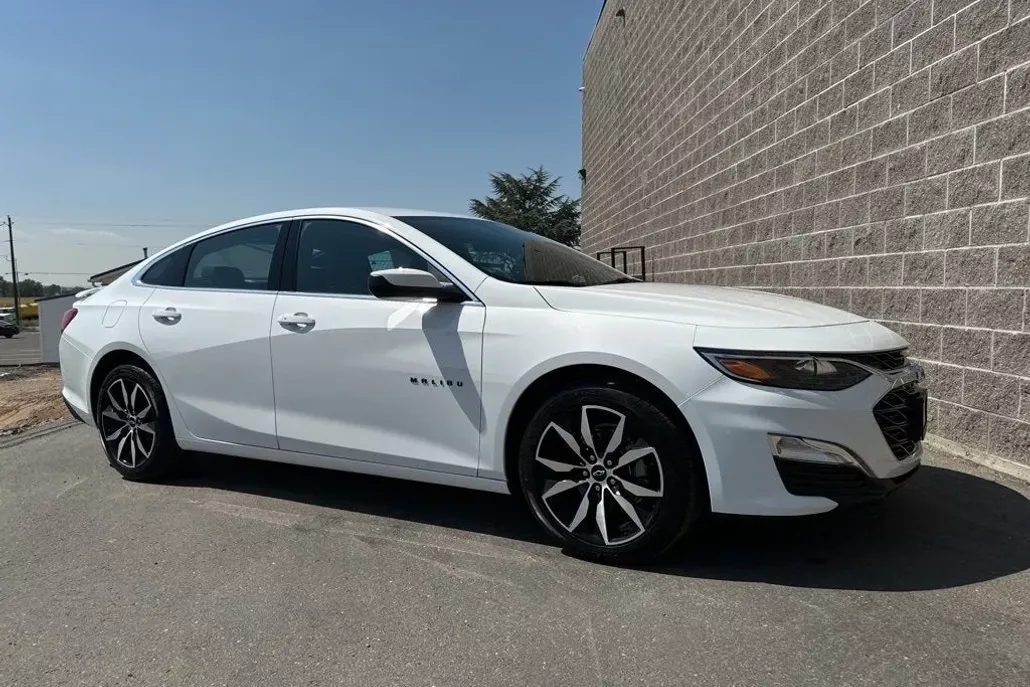 2025 Chevrolet Malibu RS photo 1
