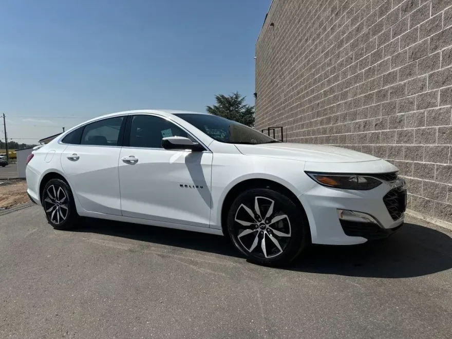 2025 Chevrolet Malibu RS photo 1