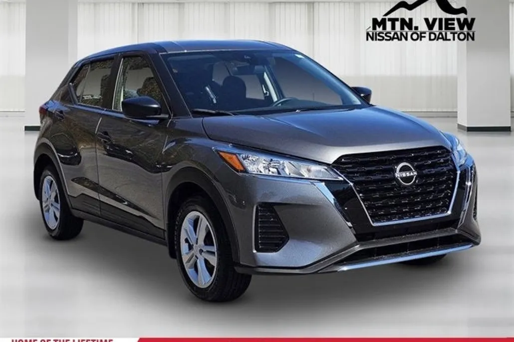 2025 Nissan Kicks Play S photo 1